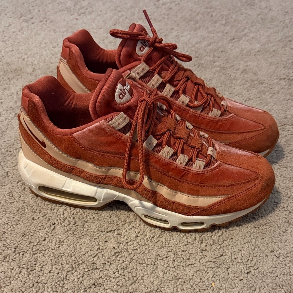 Nike Air Max 95 LX SneakersDusty Peach Bio Beige Velvet Suede size 9.5 - Picture 2 of 9